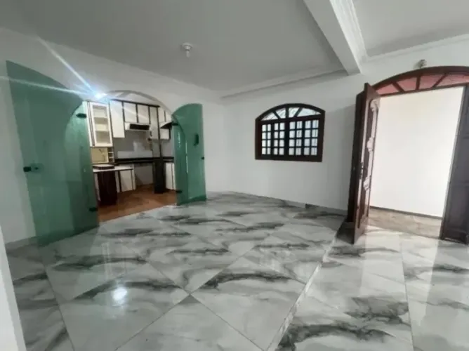 Sobrado com 217m² A.C, 3 dormitórios, 1 suíte, 2 banheiros - Parque das Nações REF: 19289