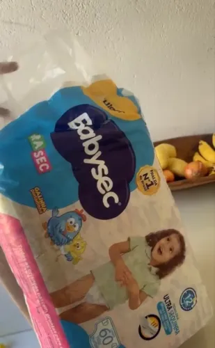 Vendo fralda xg pacote foi aberto usei duas fraldas mais não serviu no meu bebê