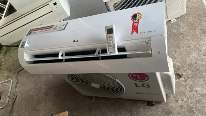 Ar condicionado  inverter  de 18 mil bths  semi novo 