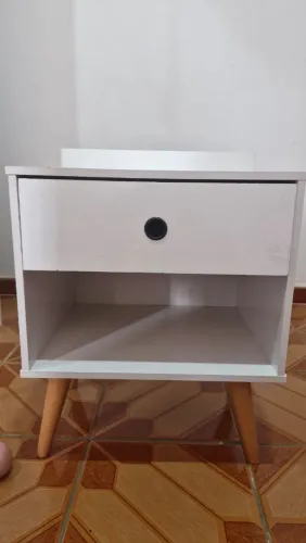 Mesa de cabeceira retrô