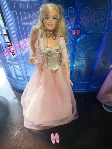 Barbie princesa e a plebeia Anelise funcionando 