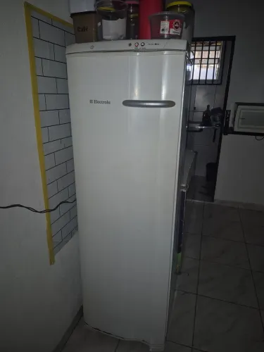 Freezer 127v perfeito vertical 1000.00