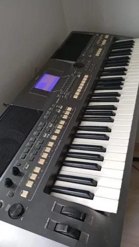 Teclado Yamaha PSR-S670