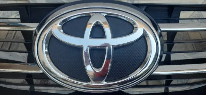 Emblema logotipo original Toyota SW4 2016 a 2020
