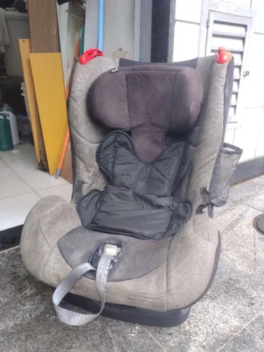 Duas cadeirinhas de carro infantil