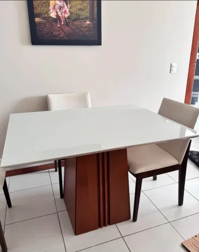 Mesa 4 lugares - sem detalhes - sem cadeiras