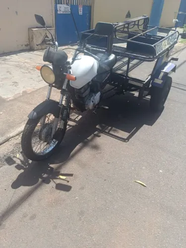 Moto triciclo
