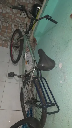 Vendo bicicleta de alumínio com macha barato