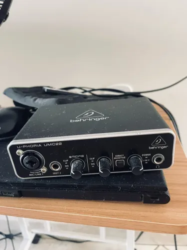 Behringer UMC22