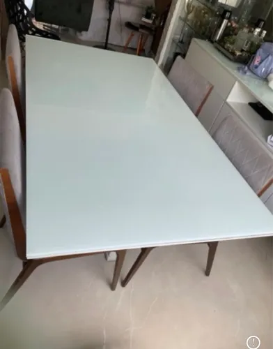 Mesa Laqueada com vidro temperado 