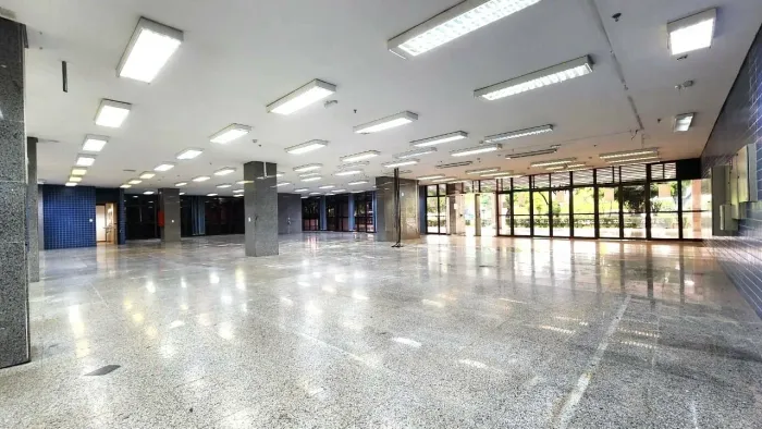 LOJA TÉRREA NO ED ASSIS CHATEAUBRIAND - 751 m² - FRENTE PARA VIA W3 SUL