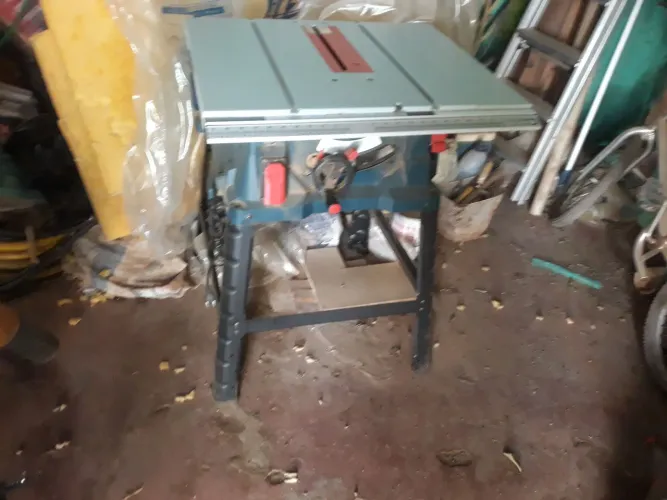 Uma circular de bancada profissional Bosch