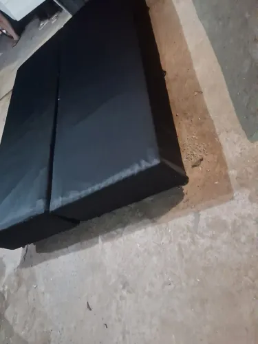 Vendo base de cama box casal quem medida 1.98 por 1.58 Vendo por 150 reais entrego