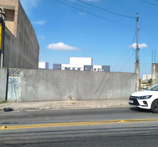 Guaianases terreno comercial em uma das principais vias oport. Para prédio