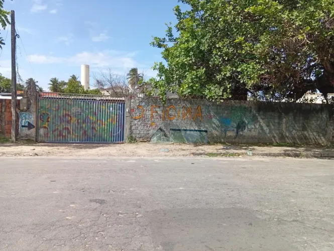 Alugo ou vendo terreno no centro de Messejana 