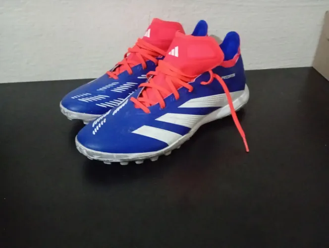 Chuteira Adidas predator original, tamanho 41.