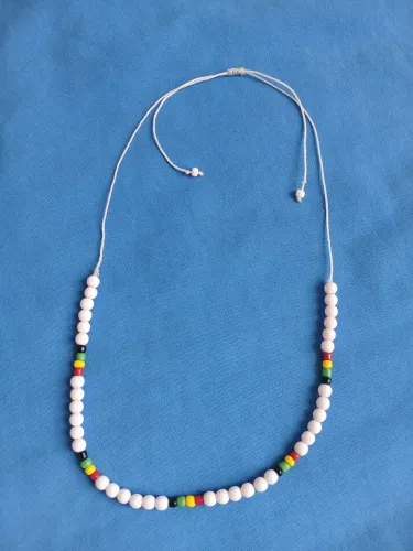 Colar branco do reggae