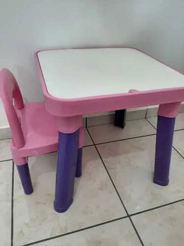 Conjunto mesa e cadeira infantil