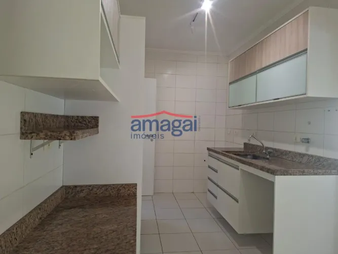 casa em condomínio com 4 quartos para venda no Vila Branca