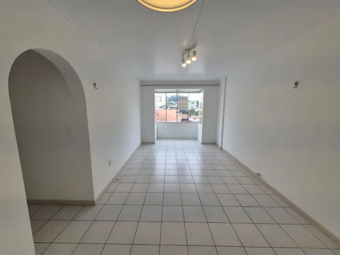 Apartamento para alugar com 3 quartos em Florianópolis.