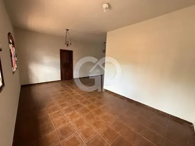 Casa Ampla para Venda/Locação | São Benedito | Área Externa e Potencial para Piscina