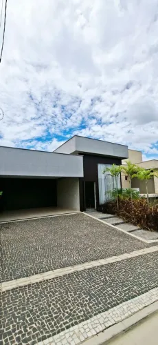 Casa em Condomínio com 3 Quarto(s) e 3 banheiro(s) para Alugar, 230 m² por R$ 5600 / Mês