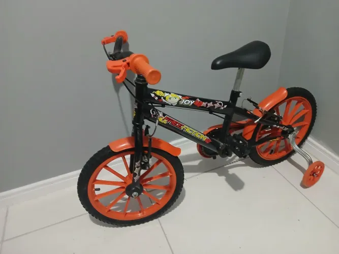 Bicicleta infantil pouco uso