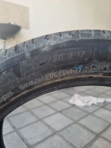 Pneu Michelin 205/50 R17