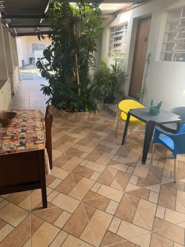 Quarto para executivos com vaga de garagem