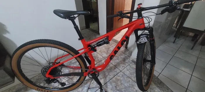 CALOI ELITE FS CARBON 2025 TAMANHO M 17" 