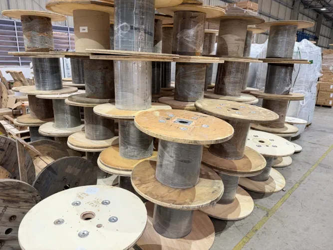 VENDO CARRETÉIS DE MADEIRA  DE MDF 