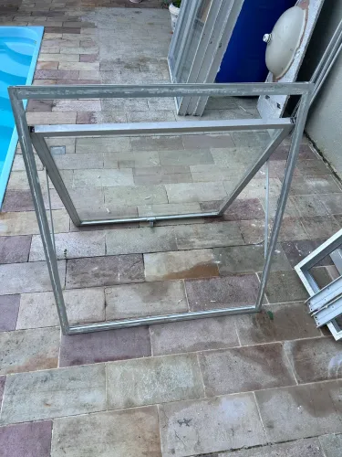JANELA DE ALUMÍNIO 1,00 x 0,90