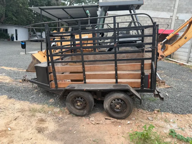VENDO REBOKE PARA TRANSPORTAR ANIMAIS