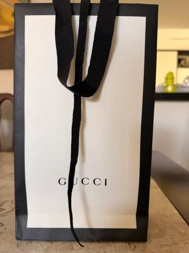 Sacola original Gucci branco e preta, tamanho pequeno