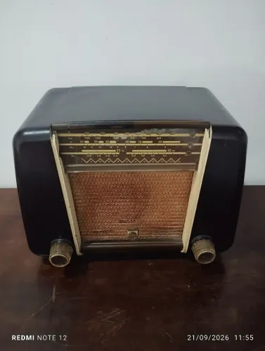 Rádio antigo Philips de cabeceira