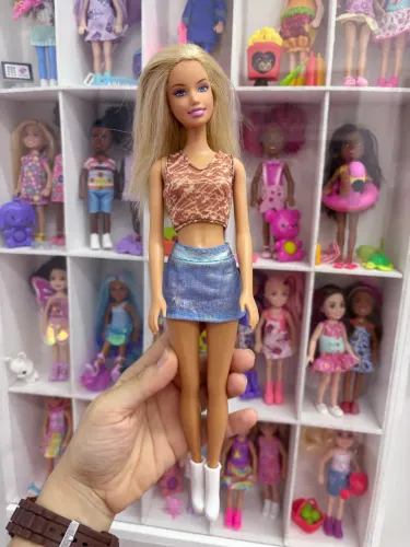 Barbie 2005 com roupa barbie my scene