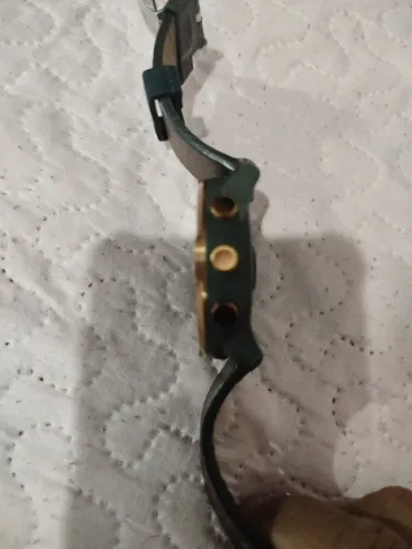 Relógio suunto 7 com o carregador dourado 