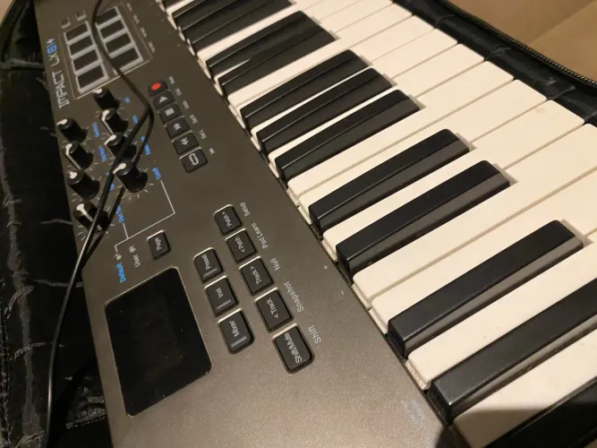 Controlador Nektar Impact Lx-61
