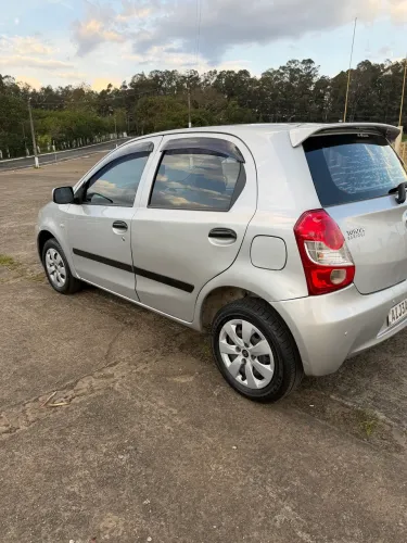 Toyota Etios X 1.3 Flex 16V 5P Mec. 2013