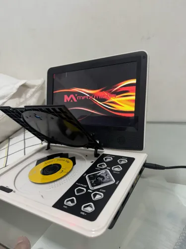 DVD portátil retrô , tipo uma tv portátil que pega jogos 
