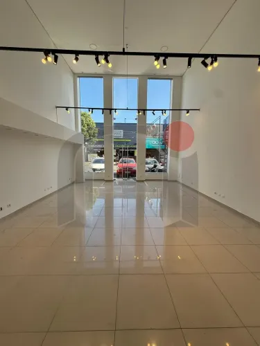 SALÃO EM EXCELENTE LOCALIZAÇÃO COM VAGAS E ESTACIONAMENTO