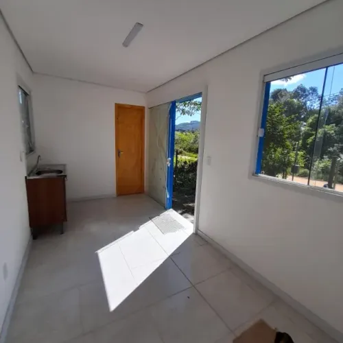 Tyni House de Container nova (kitnet) em Conceição do Rio Verde MG pronta pra morar 81 mil