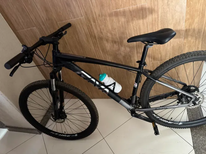 Vende bicicleta muito nova