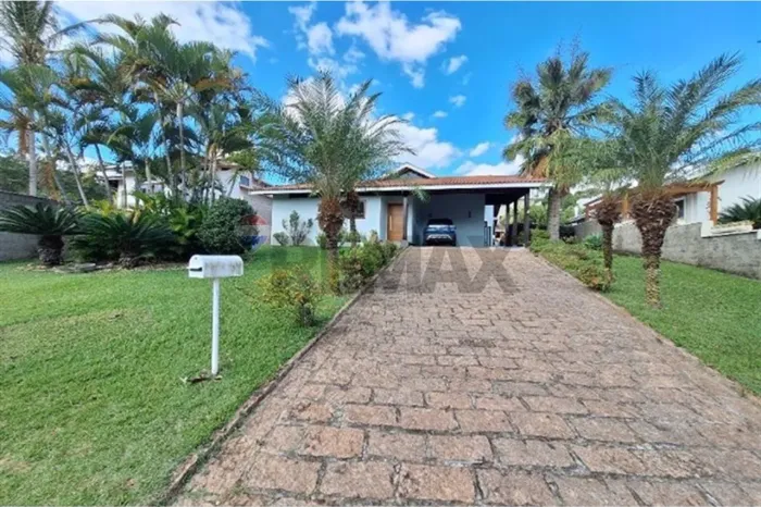Sua Casa dos Sonhos em Condomínio em Vinhedo