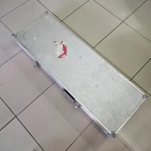 Case PrateadaPara Guitarras Estilo Fender