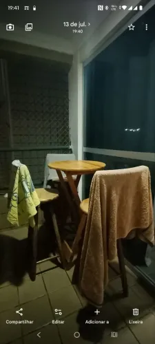 Vendo esse jogo com 3 banquetas e uma mesa bistrô em madeira