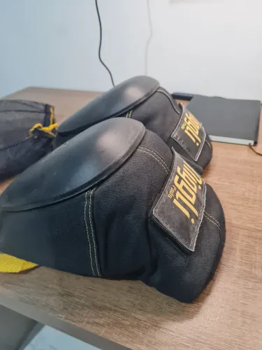 Joelheira profissional para Skate e patins, marca Niggle.