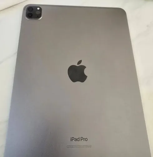 iPad Pro M2 11" de 128GB em ótimo estado.