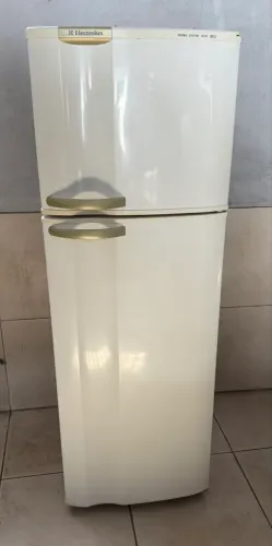Geladeira Electrolux duplex 390 litros conservada funcionando perfeitamente 