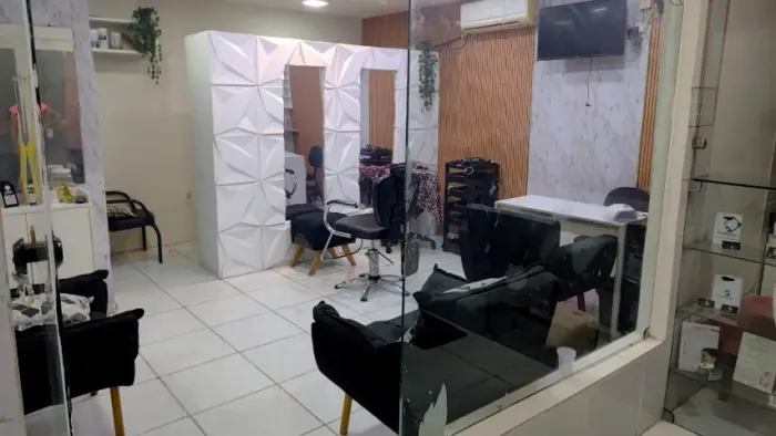 Aluga-se sala comercial na principal do José Américo